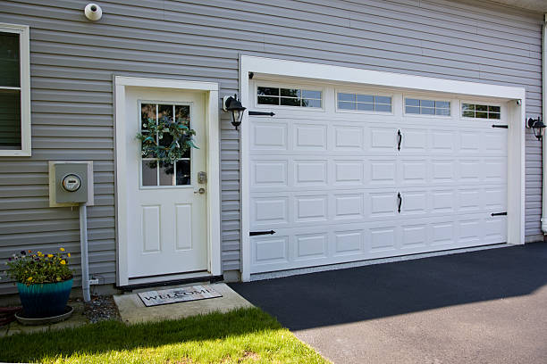 24/7 Emergency Garage Door Panel Replacement experts in Bunk Foss, WA